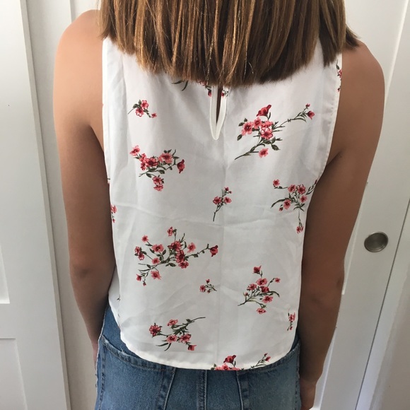 White crop top - Picture 3 of 3